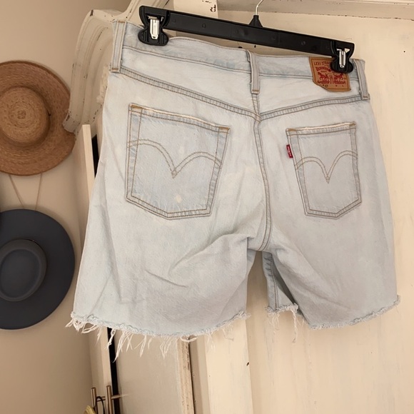 Levi’s - Picture 3 of 4